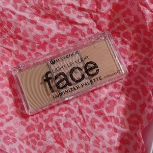 🐞 3 for $25. Bundle and save Highlighter pallate